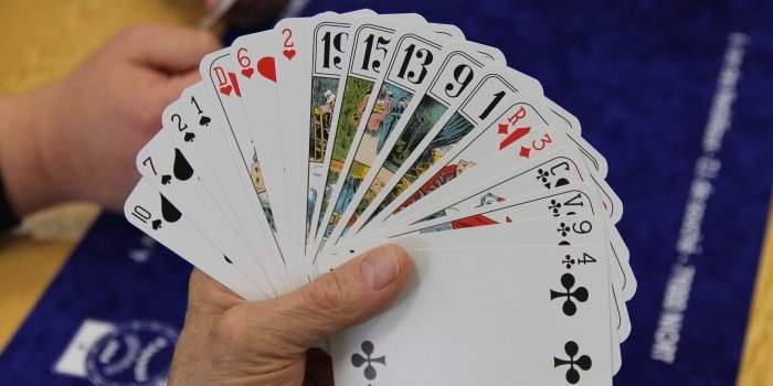 REPORTÉE-Soirée tarots / jeux de société
