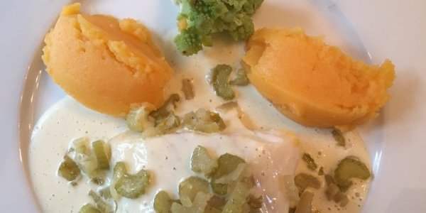 Cabillaud poché, crème de fenouil et mousseline pistache